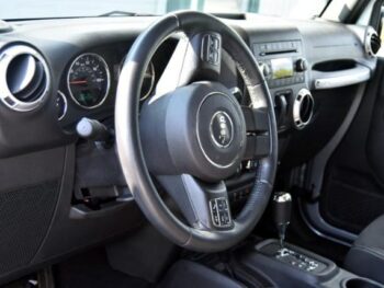 2015 Jeep Wrangler 4WD 2dr Sahara Sport Utility full