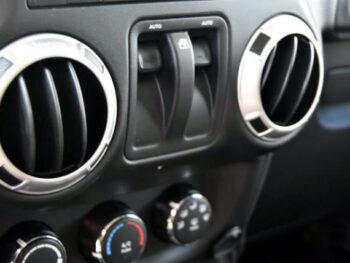 2015 Jeep Wrangler 4WD 2dr Sahara Sport Utility full