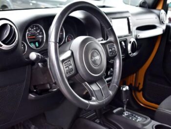 2014 Jeep Wrangler Unlimited 4WD 4dr Sahara Sport Utility full