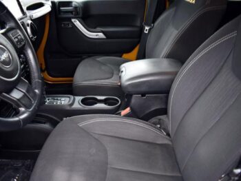 2014 Jeep Wrangler Unlimited 4WD 4dr Sahara Sport Utility full