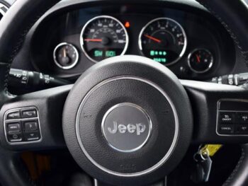 2014 Jeep Wrangler Unlimited 4WD 4dr Sahara Sport Utility full