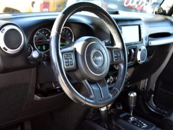 2014 Jeep Wrangler Unlimited 4WD 4dr Sahara Sport Utility full