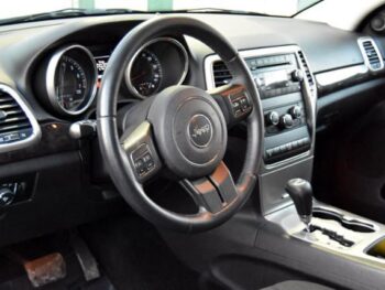 2013 Jeep Grand Cherokee 4WD 4dr Laredo Sport Utility full