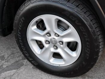 2014 Jeep Grand Cherokee 4WD 4dr Laredo Sport Utility full