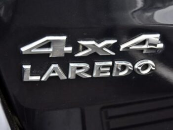 2013 Jeep Grand Cherokee 4WD 4dr Laredo Sport Utility full