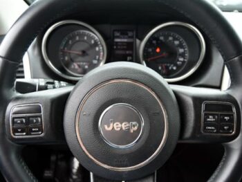 2013 Jeep Grand Cherokee 4WD 4dr Laredo Sport Utility full