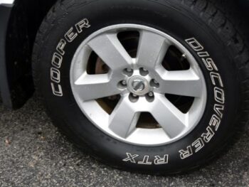 2011 Nissan Pathfinder 4WD 4dr V6 LE Sport Utility full