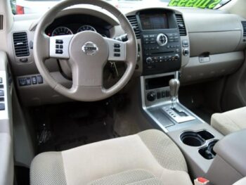 2011 Nissan Pathfinder 4WD 4dr V6 LE Sport Utility full