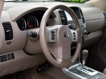 2011 Nissan Pathfinder 4WD 4dr V6 LE Sport Utility full