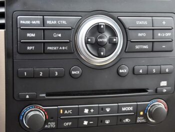 2011 Nissan Pathfinder 4WD 4dr V6 LE Sport Utility full