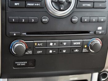 2011 Nissan Pathfinder 4WD 4dr V6 LE Sport Utility full